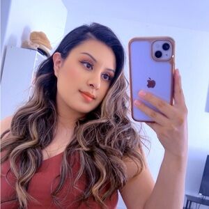 Meet your Posher, Lia